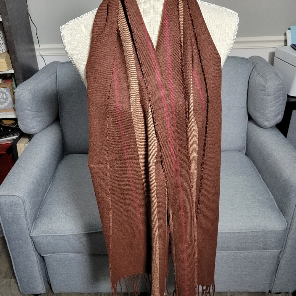 NWOT Cashmere Feel scarf. 100% Viscose